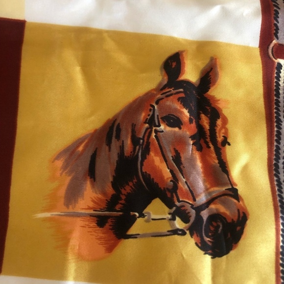 VINTAGE HORSE DESIGN SCARF 100% ACETATE 31" X 31" MADE IN JAPAN - Picture 4 of 10